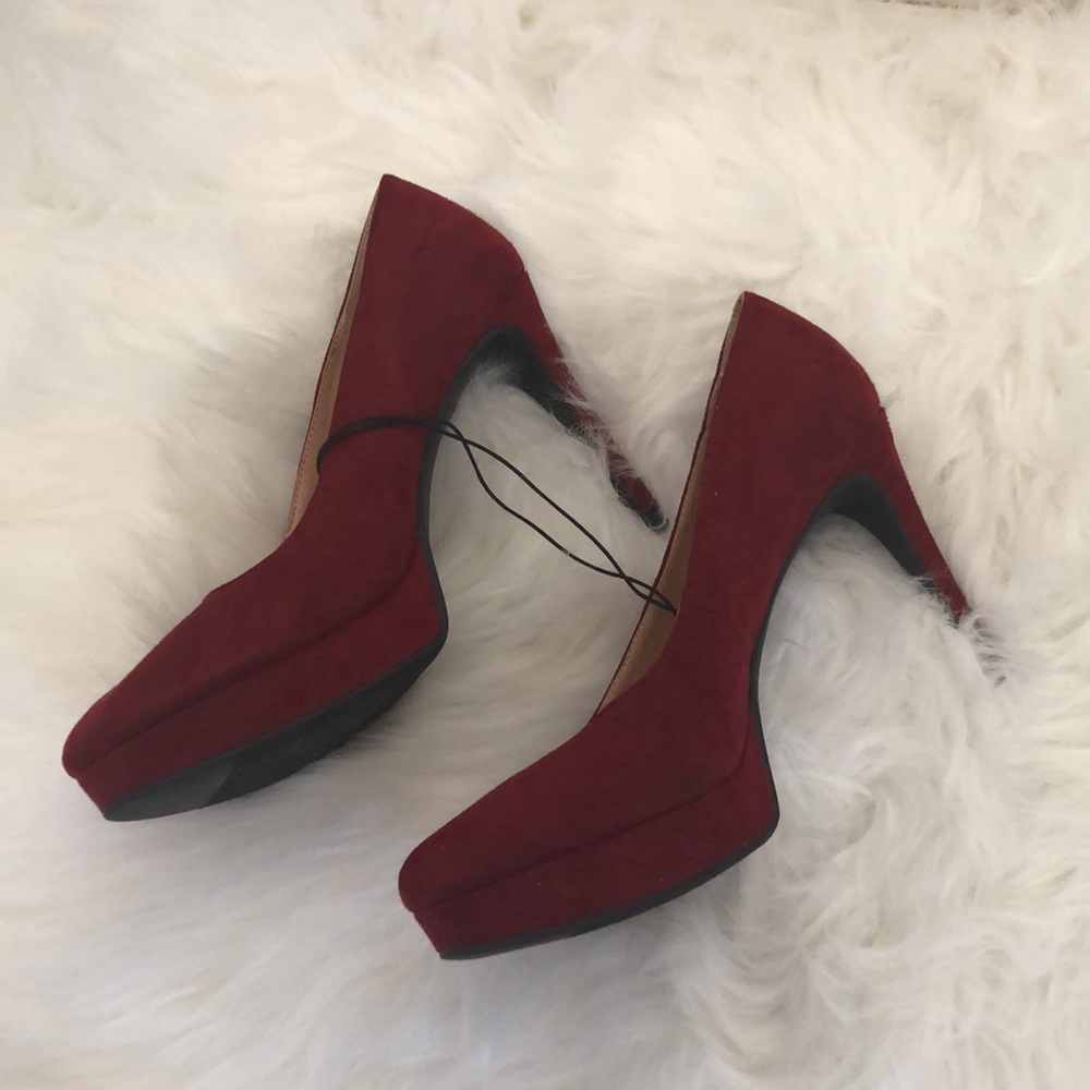 Red suede heels - Picture 2 of 3